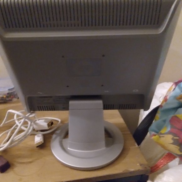 Computer Monitor Screen - Picture 2 of 2